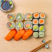 MED001 Sushi Bento Medium Set 1